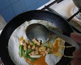 Foto langkah ke 4 dari resep Martabak Sosis Kulit Lumpia.