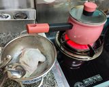 รูปขั้นตอนการทำที่ 2 ของ ไก่ต้มราดน้ำซีอิ๊วแบบสิงคโปร์