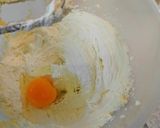 Túrós aszalt barackos kuglóf recept fázis 2 fotója