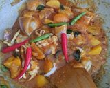 Gambar langkah 4 resipi Sotong Goreng Kari.