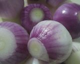 A picture of step 1 of Pickled onions.