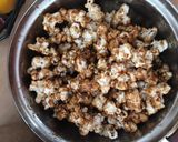 Foto langkah ke 3 dari resep Caramel Popcorn.