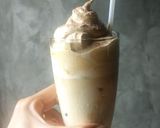 Foto langkah ke 1 dari resep Dalgona coffee.