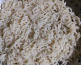 A picture of step 1 of Noodles Omelette.
