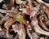 Foto del paso 3 de la receta: Chuletillas de cordero con ajos