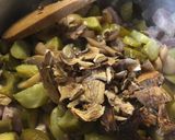 Gombás savanyú sertésragu recept fázis 3 fotója