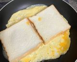 Hình bước làm 2 của món Sandwich trứng phiên bản INSIDE & OUTSIDE