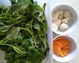 Foto langkah ke 1 dari resep Ca bayam bakso ikan dan wortel.