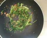 Foto langkah ke 5 dari resep Mie Goreng Bumbu Pedas.