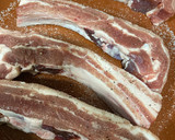 Foto del paso 2 de la receta: Costillas al horno con pimientos