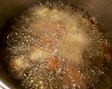 Foto del paso 12 de la receta Patatas fritas marinadas, con salsa thai siracha
