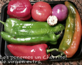 Foto del paso 1 de la receta: Ensalada de pimientos asados, con aceitunas en aceite