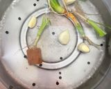 A picture of step 3 of Radish Soup with Pork Ribs and Shiitake Mushrooms.