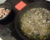 Foto del paso 13 de la receta Coquinas al ajillo y pinchitos de langostinos a la plancha