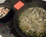Foto del paso 13 de la receta: Coquinas al ajillo y pinchitos de langostinos a la plancha