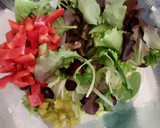 Foto del paso 2 de la receta: Ensalada de lechugas variadas con tomate, guindilla y anacardos