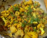 A picture of step 3 of Aloo Fulgovi Matar Dry (Potato, cauliflower, Peas).