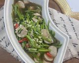 Foto langkah ke 4 dari resep Cah Kangkung Bakso Lada Hitam.