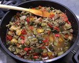 Une image de l'étape 12 de Bœuf aux poivrons, courgette et pesto de fanes de radis.