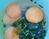 Foto langkah ke 1 dari resep Telur Dadar Daun Kucai.