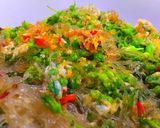 รูปขั้นตอนการทำที่ 2 ของ ดอกขจรผัดไข่วุ้นเส้น