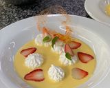 Foto del paso 9 de la receta: Merengue suizo (islas flotantes en crema inglesa) 🍓