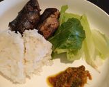 A picture of step 3 of Mackerel fish, White rice, sambal and green lettuce.