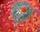 Foto del paso 5 de la receta: Salsa de tomates 🍅 🍝 con salchichita de cerdo o parrillera