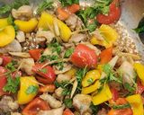 A picture of step 3 of Stir-Fried Chicken with Bell Peppers.