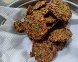 गावरानी चणे आणि तुरीचे चाकवत घातलेले वडे.(Gavran Chane Turi Chakvat Bhaji Vade Recipe In Marathi) रेसिपी स्टेप 7 फोटो 