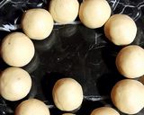 A picture of step 3 of Khoya gulab jaman.