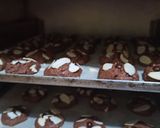 Foto langkah ke 4 dari resep Almond Choco Cookies.