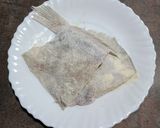 Foto del paso 1 de la receta: Lenguadina rebozada con ensalada