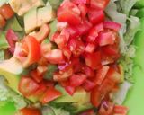 Foto del paso 1 de la receta: Ensalada de aguacate con aderezo de yogurt griego y chía