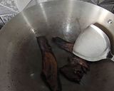 Foto langkah ke 4 dari resep Daun Ubi Tumbuk dengan Ikan Asap.