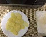 A picture of step 3 of Homemade Deep Fried Potato Crisps.