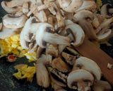 Foto langkah ke 2 dari resep Orak Arik Telur Jamur.