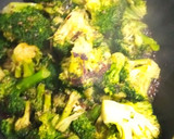 Foto del paso 6 de la receta: Brócoli con Panceta, Salsa de Soja, Yakiniku y Mantequilla al Wok