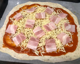 Foto del paso 2 de la receta: Pizza de bacon, pimientos asados, trigueros y mucho más