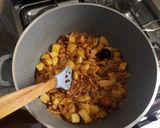 صورة لخطوة 4 من وصفة أرز بالبطاطا والفطر 👌