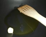 A picture of step 1 of Seafood soup.