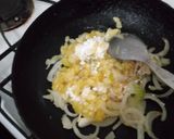 Foto del paso 3 de la receta: Zapallitos rellenos con cebolla y salsa blanca