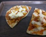 A picture of step 3 of Pita pizza.