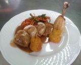 Foto del paso 8 de la receta: Jamoncitos de pollo rellenos de muselina	con wok de verduras y patatas pera
