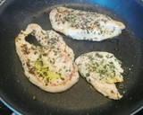 Foto del paso 3 de la receta: Brócoli con pollo 🍗a la plancha