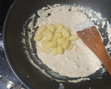 Foto del paso 4 de la receta: Gnocchi con salsa de queso y nueces
