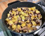 Une image de l'étape 12 de Sauté de porc aux pommes de terre, ananas et trévise.