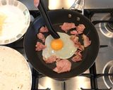 รูปขั้นตอนการทำที่ 1 ของ Ham cheese Tortilla wrap / ทอร์เทียไส้ทะลัก สไตล์ฝรั่ง easy breakfast