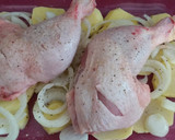 Foto del paso 1 de la receta: Muslos de pollo con patatas panaderas