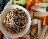 Hình bước làm 2 của món Củ quả hấp chấm muối mè, đậu, điều